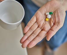 "엄마, 이건 먹지 마세요"…노인 낙상 위험 3배 높이는 '이 약'