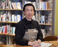 "나 취직했다" 주위 부러움 한몸에…'핫플' 카페에 뜬 '오팔청춘'