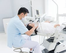 [기자수첩]치과 가면 눈 뜨고 코 베이는 기분