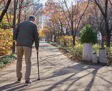 "요즘 냄새를 못 맡아" 늙어서 그렇다?…뇌 망가지는 '이 병'일 수도