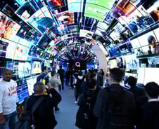 "3, 2, 1" 문 열리자 수백명 뛰쳐들어가…"LG 알파블 와우"[르포]