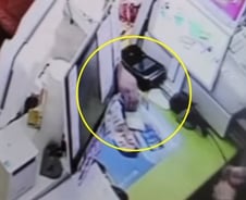 [더영상] "기절했어" 차 세웠는데 만취운전자 '쿨쿨'…운행 중 폰 보는 버스 기사