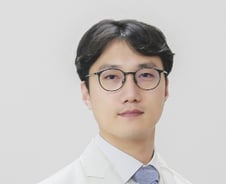 손목 돌릴 때마다 '찌릿'…골프·스키 즐기는 사람에게 흔한 이 병