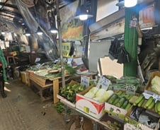 [단독] "폭탄 터지는 줄"…전통시장 덮친 포르쉐, 3명 부상 [영상]