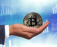 '금지된' 비트코인 현물ETF… 당장 추진해도 허용까지 하세월