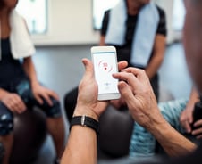 스마트폰 만보기는 '기본'…노인 절반 이상 "건강 앱 사용"