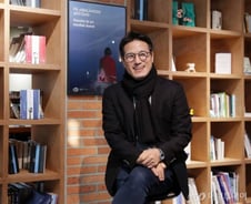 보수혁신의 상징서 문화예술 전문가로..'국회의 신사' 정병국 누구?