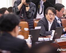 [단독]'청담동 술자리 의혹' 김의겸, 검찰 송치…한동훈 고소 1년만