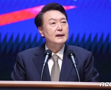 尹대통령 지지율 37% 소폭 상승…과잉경호 논란에 발목