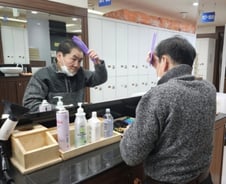 "고정 지출만 4000만원" 매출 줄었어도…목욕탕 사장님 웃는 이유[르포]