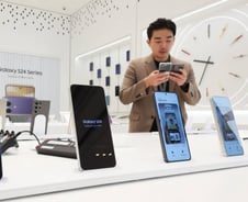 '갤S24' 대박 조짐에 8만전자 재도전…소부장주는 날았다