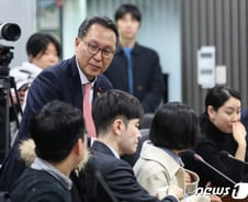 결판 안 나는 의대 증원…정부 머뭇거리자 의료계 '총파업' 만지작?