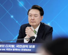 尹 "비대면진료 법 개정에 최선"…국회 "안 되는거 빼고 다 허용해야"