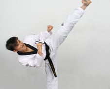 "내 다리 자르지마" 지뢰 밟은 24살 군인…세계 최초 '태권도 7단'