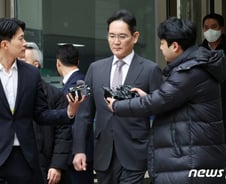 승계 논란 부담 벗은 이재용 회장, 글로벌로 뛰어라