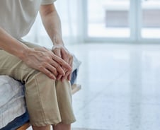 약 써도 아픈데 수술하긴 일러…'치료 공백' 중기 관절염 新 해결사