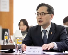 "사전지정제 필요한지 검토"…한발 물러선 공정위, 왜