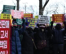 "우리 김대리가 알아서 해주겠지"… 홍콩 ELS, 투자자 책임 어디까지?