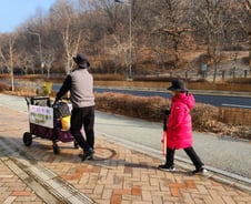 "尹대통령 만나고파" 1형 당뇨병 가족, 대통령실까지 170㎞ 행진 중