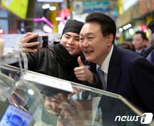 윤 대통령 지지율, 31주 만에 최고치 '39%'…민생행보 '긍정 영향'