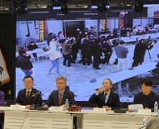 [속보] "투쟁으로 정부의 야욕 막아낼 것" 의협 비대위 긴급회의 개시