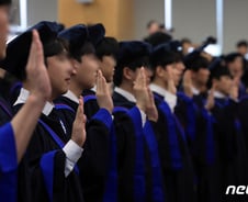 의사 2명 면허 정지 거론되자 의협 "투쟁 견고하게 해" 응수