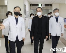 "바쁜데 왜 계속 불러" 결국 폭발한 의사…현장 점검하던 공무원과 마찰