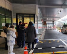 "포항서 응급실 돌다 겨우 왔는데…" 서울성모병원 앞 울먹이는 보호자