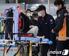 피 토하는 환자, 90분 응급실 뺑뺑이…의료 대란 현실화