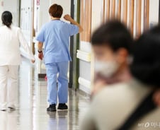 "파업 반대" 전공의 익명글 올리며…"날 찾아낼까 걱정돼"