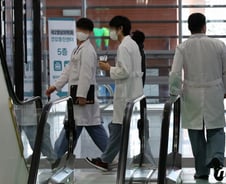 병원 떠난 의사들…법조계 "민사상 책임도 지울 수 있다"