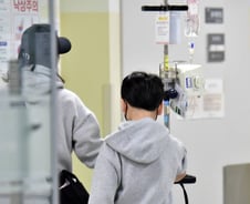 "말기암 항암치료도 밀려…인질극" 200만 암 환자들의 절규