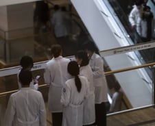 서울대의대·병원 교수들 "진료, 이대로면 열흘도 못 버텨…대화 나서야"