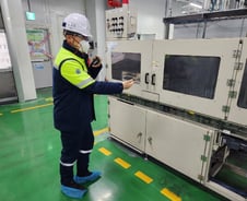 [르포]로봇팔 투입·창고 자동화…포스코퓨처엠 양극재 공장 가보니