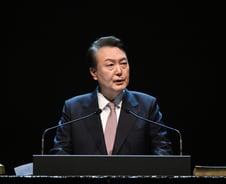 "의대 2000명 증원 관철" 윤 대통령 지지율 42%로 상승