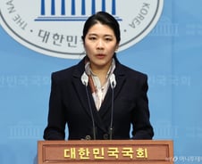 '의사 출신' 野 신현영 "의대 증원, 500~1000명 범위서 논의돼야"