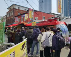 "순대 5인분 4천원, 남는 게 있어요?"…10년간 500원 올린 이 가게[르포]