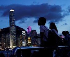 떠나는 기업·토박이, 채우는 중국인…'가난한 도시' 된 홍콩