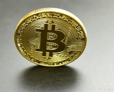 지금 속도면 '금 넘어선다'… 비트코인 '급등' 이유는?