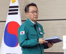 이미 전공의 294명 복귀, 이탈률 72.8%…"오늘까지 환자 곁으로 돌아가달라"