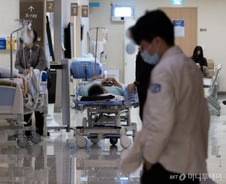 "오늘 의국 졸업합니다"…4년차 전공의마저 떠나는 병원들[르포]