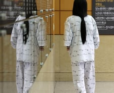 "의사 관두지 뭐" "수능 다시 볼래"…꿈쩍 않는 전공의 9000명