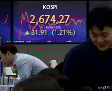 반도체 달리자 코스피 화색…SK하이닉스·삼성전자 동반 강세