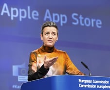 사상최고가 찍고 급락...애플 테슬라 등 중국 리스크 본격화 [뉴욕마감]