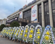 "노예 취급, 쥐 잡듯이 잡아"…악질민원에 동료 떠나보낸 김포시 '눈물' [르포]