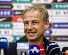 "공격 축구" "우승"은 허언이었나…'유효슈팅 0개' 폭망의 시작[뉴스속오늘]