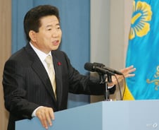 헌정 사상 초유의 '대통령 탄핵안'…시민들은 촛불을 들었다[뉴스속오늘]