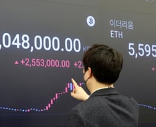 '1억원' 돌파한 비트코인… 반감기·현물ETF 효과 다시 발현
