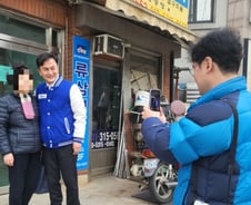 "왜 이제 왔냐, 정권 심판해달라고..." 경찰 출신 류삼영, 동작을 출동