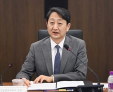 "더 챙겨보겠습니다" 안덕근 장관 소통행보…조선업계 "고무적"